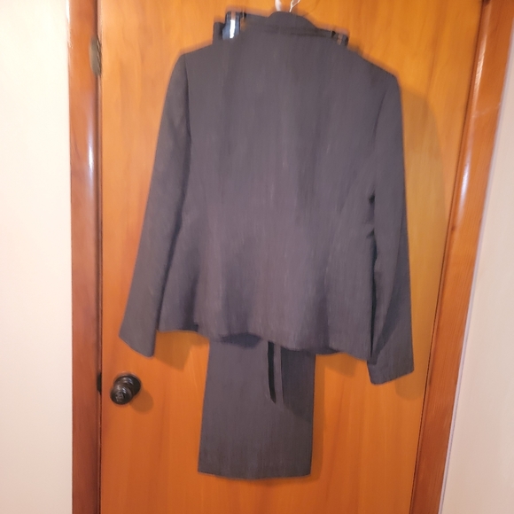 Alfani Woman's 2-Piece Pant Suit Size:8 Charcoal - Picture 5 of 6